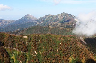 17.10.01妙高山頂から火打&焼山を望む.jpg