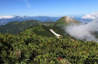18.08.06北アルプスや雨飾山焼山.jpg